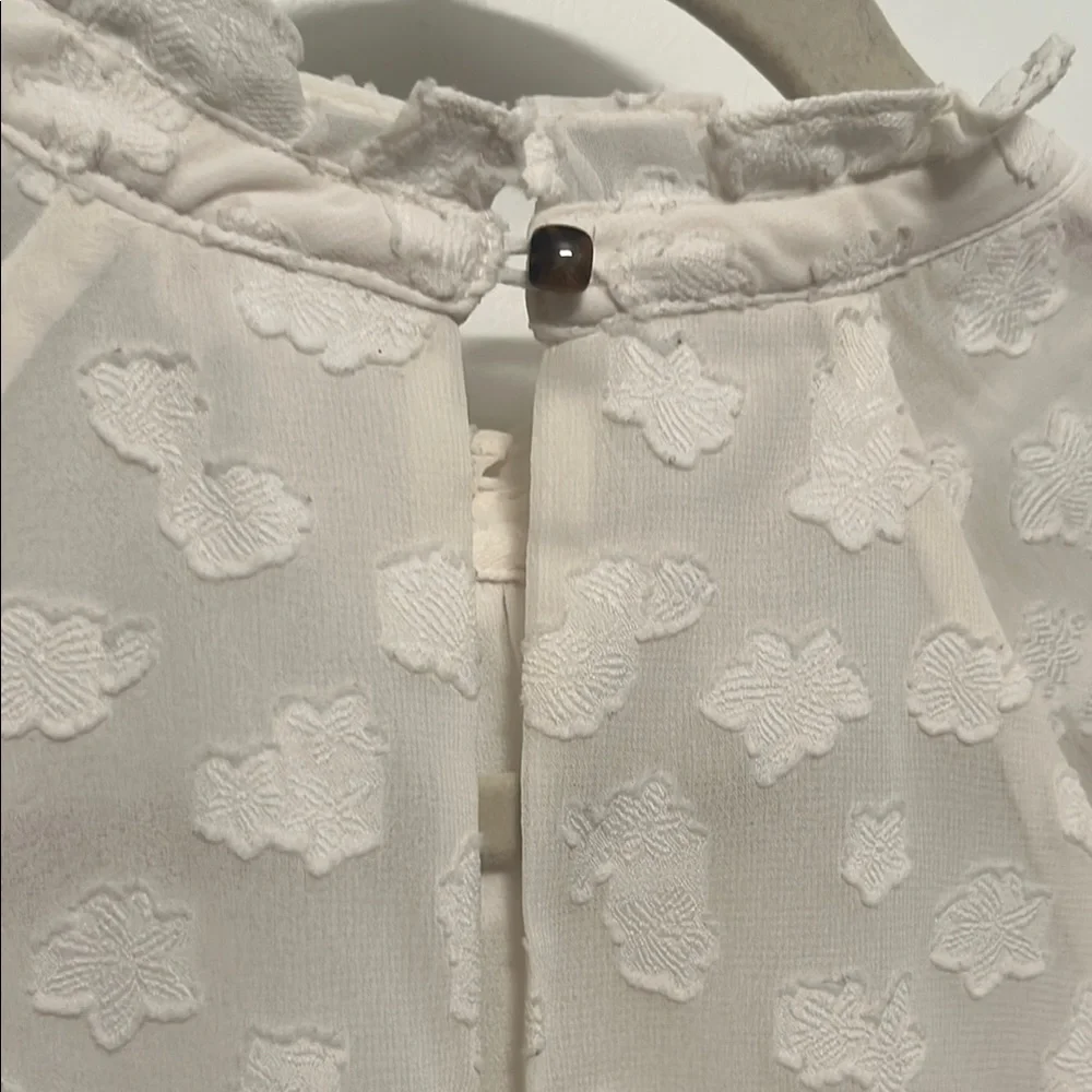 Feather Bone Anthropologie Short Sleeve Ruffled Off White Top Blouse Size Medium - Picture 10 of 13